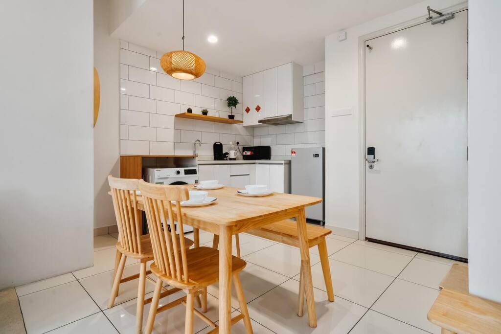 Apartment Arte Mont Kiara-netflix-muji-6pax Kuala Lumpur